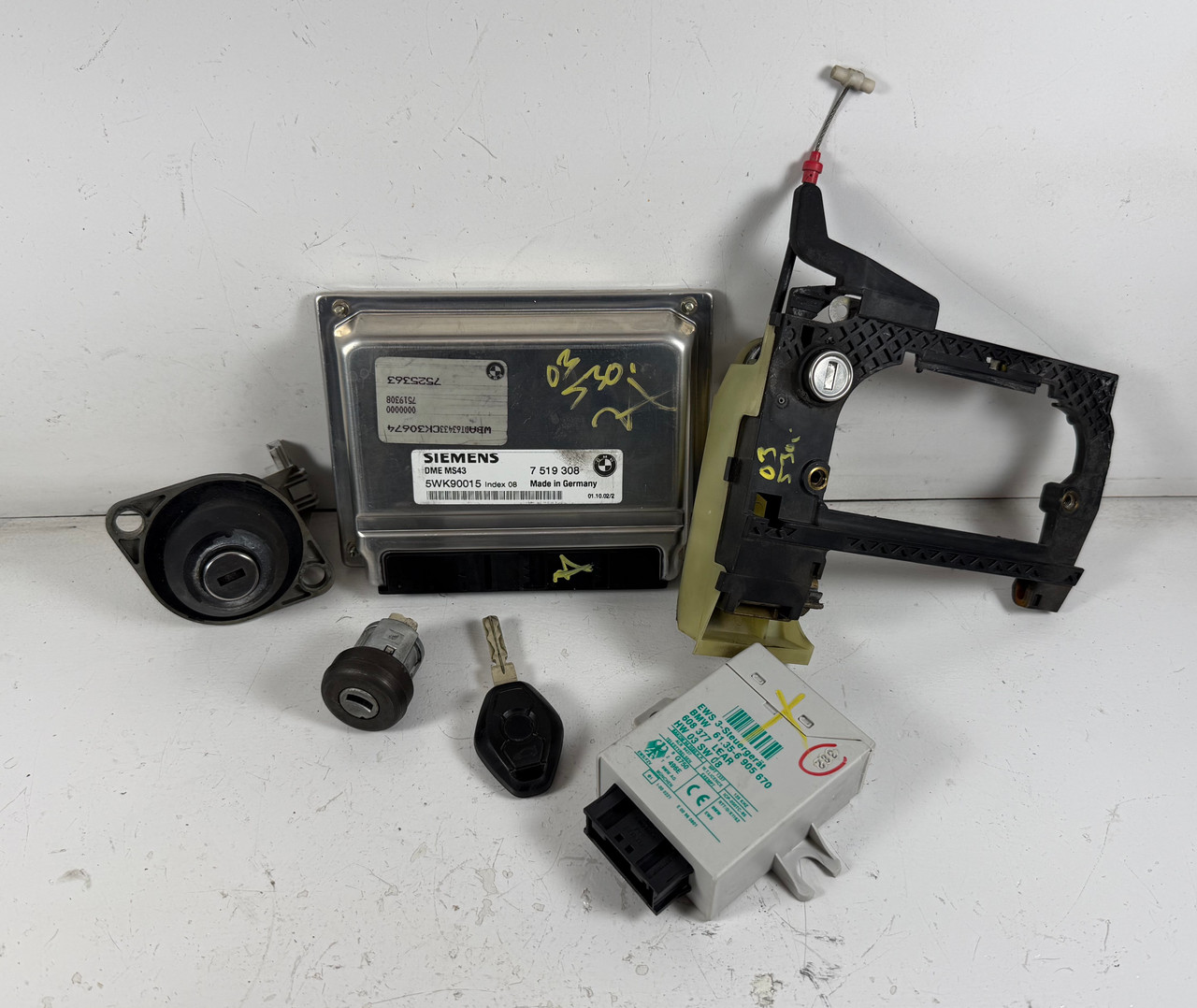 2003 BMW e39 530i M54 ENGINE DME EWS IGNITION TUMBLER KEY 7519308