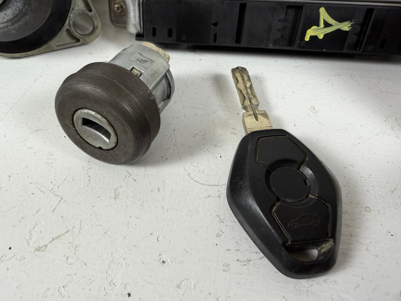 2003 BMW e39 530i M54 ENGINE DME EWS IGNITION TUMBLER KEY 7519308