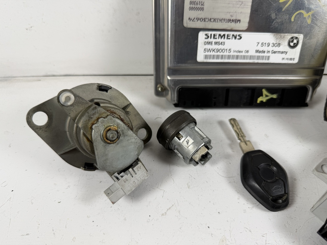 2003 BMW e39 530i M54 ENGINE DME EWS IGNITION TUMBLER KEY 7519308