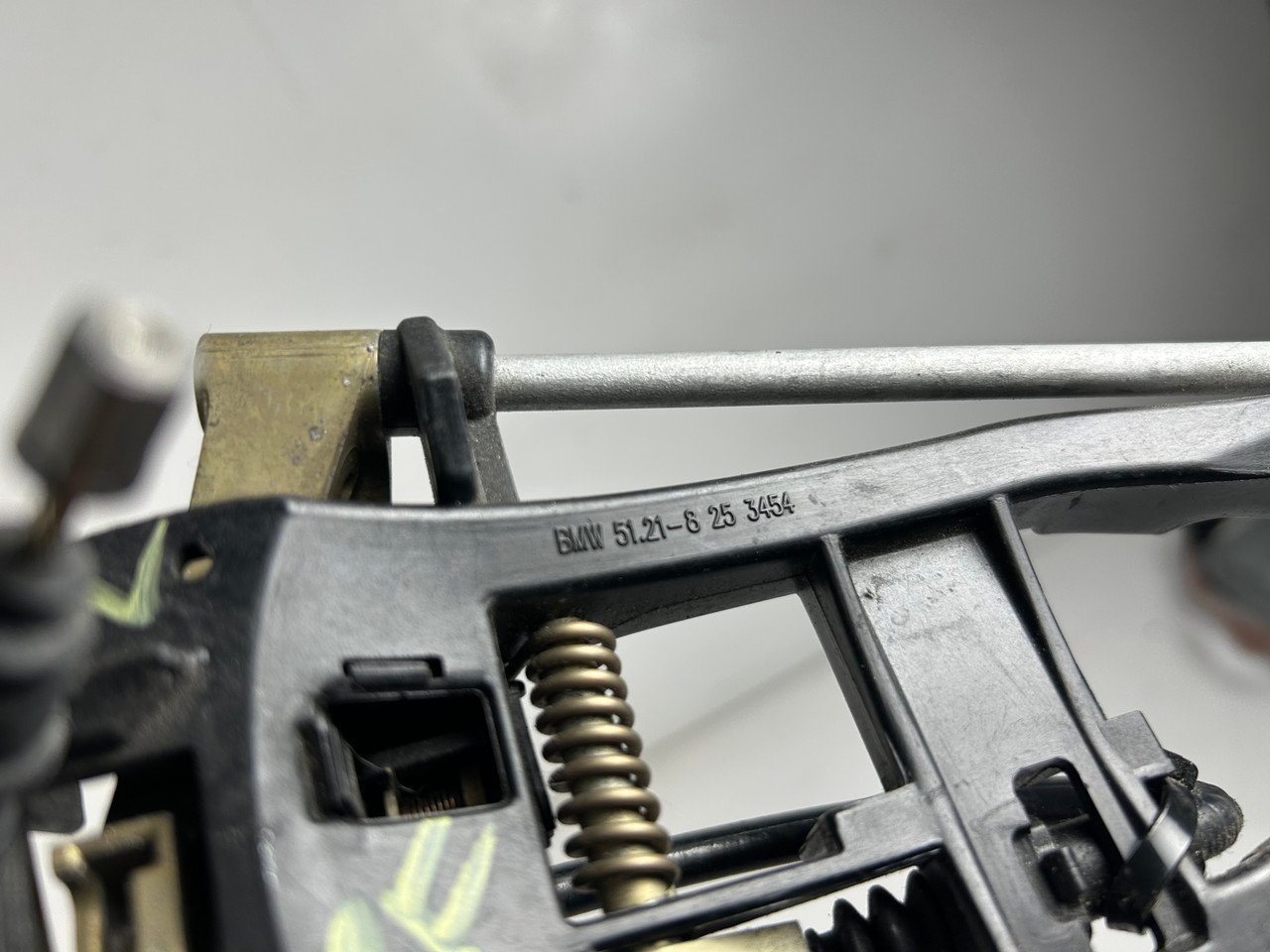 2001-05 BMW E46 M3 330 325 PASSENGER FRONT DOOR HANDLE CARRIER 8253454