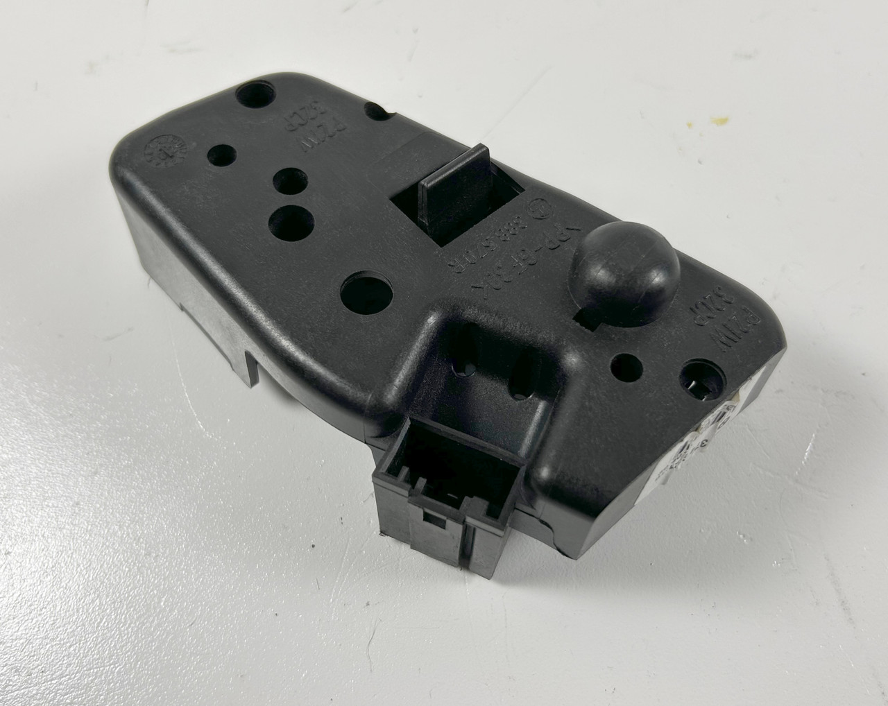 2000-05 BMW E46 330ci 325ci Passenger Reverse Tail Light Bulb Holder 8374810