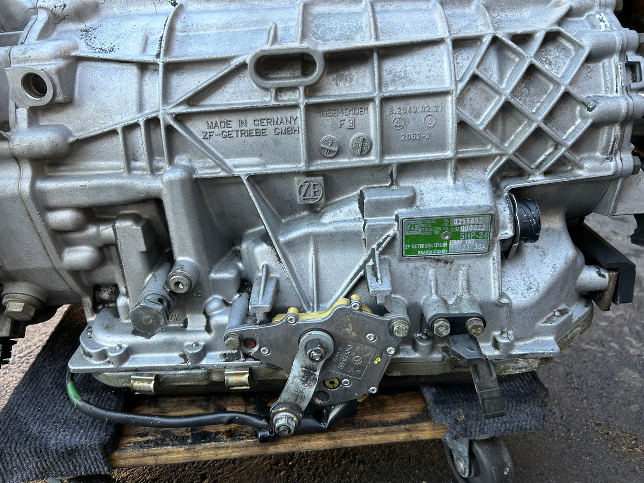 2001-03  BMW 540i ZF Automatic Transmission 5HP-24 1423304