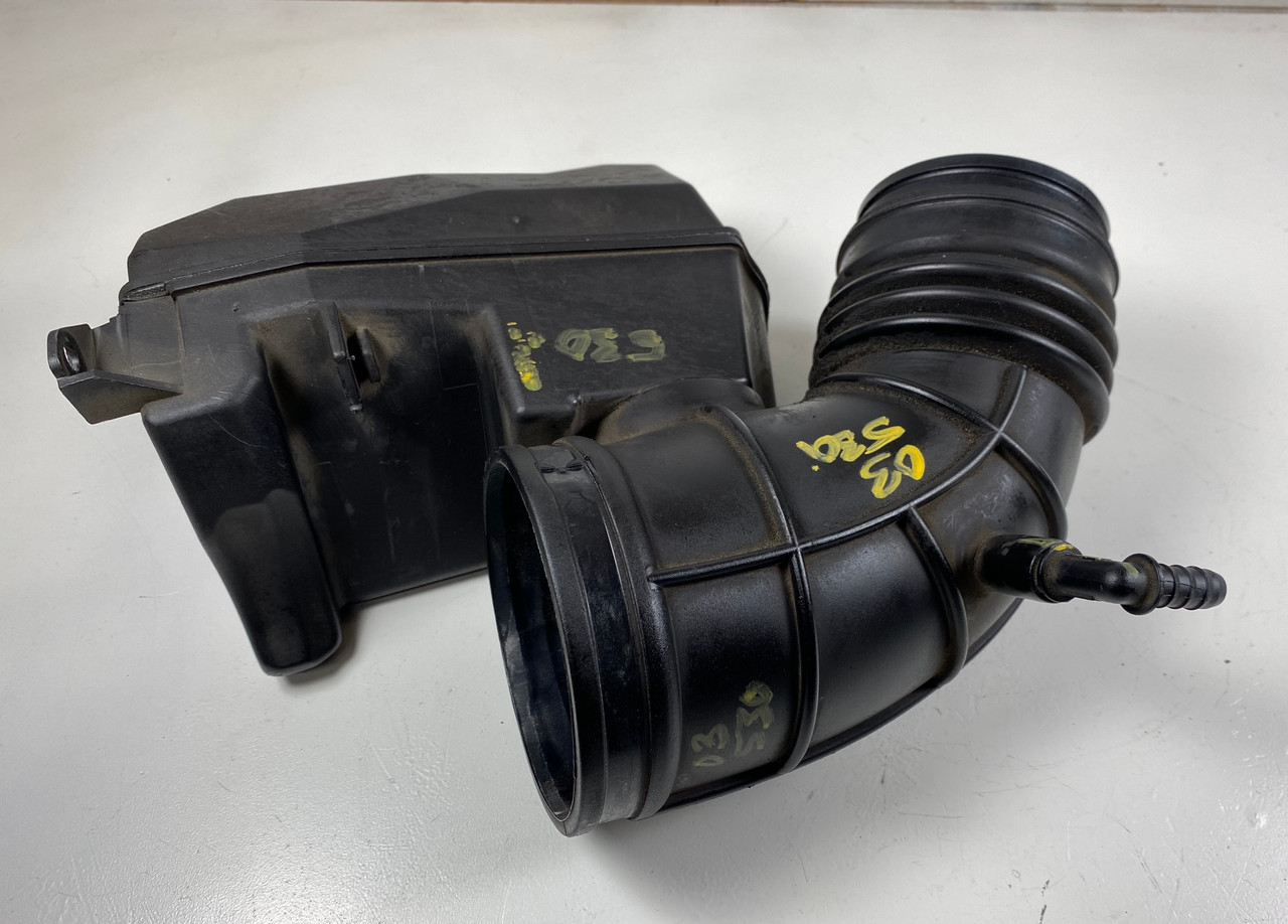 2001-03 BMW E39 530i AIR INTAKE BOOT MAF CONNECTOR 7505838