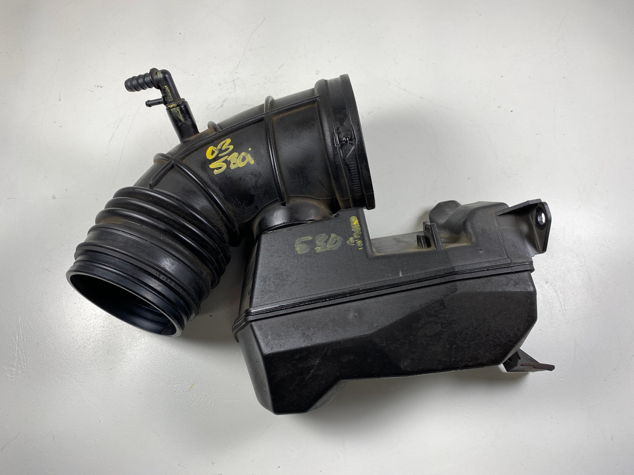 2001-03 BMW E39 530i AIR INTAKE BOOT MAF CONNECTOR 7505838