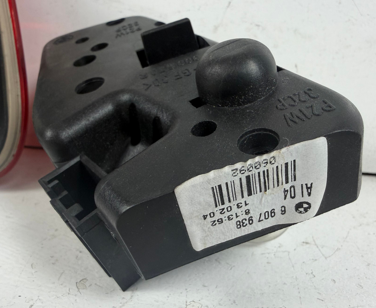 2002-05 BMW E46 330i 325i SEDAN PASSENGER REAR INNER TRUNK TAIL LIGHT 6907946