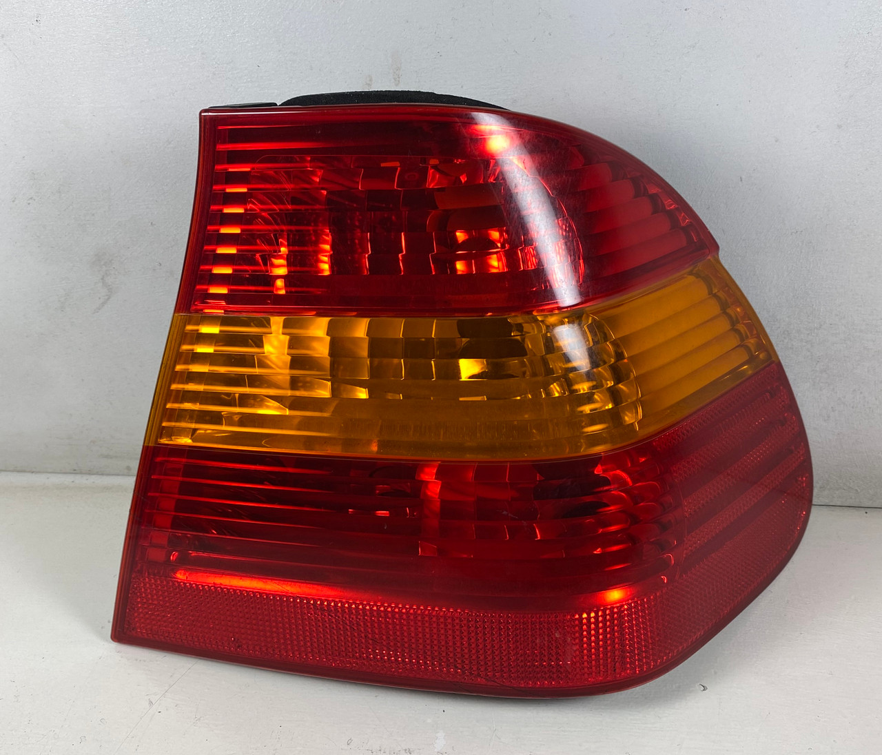 2002-05 BMW E46 330i 325i SEDAN PASSENGER BRAKE LAMP TAIL LIGHT 6907934