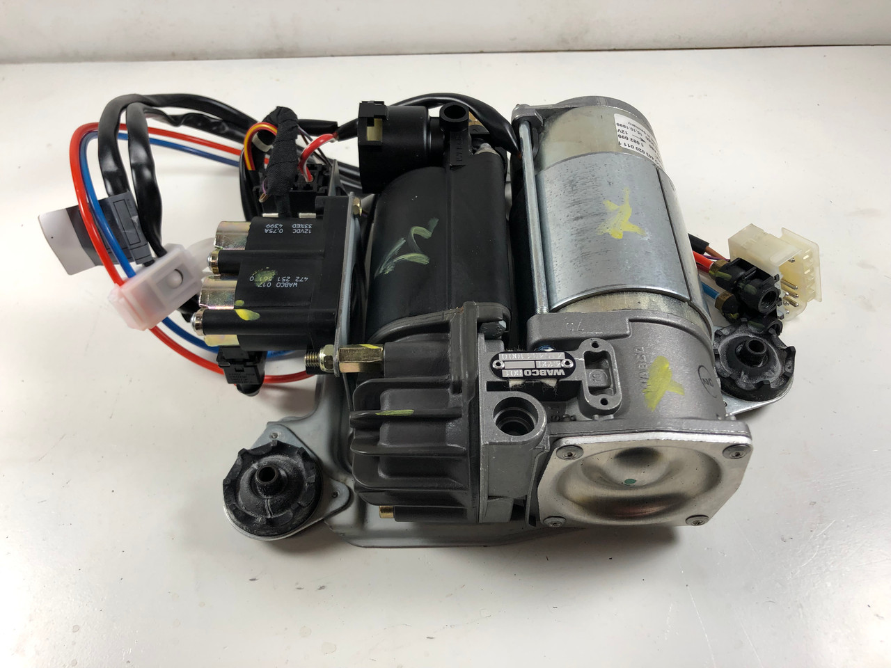 BMW E53 X5 e39 540i 528i 525i Wagon Rear Air Suspension Compressor 443020011