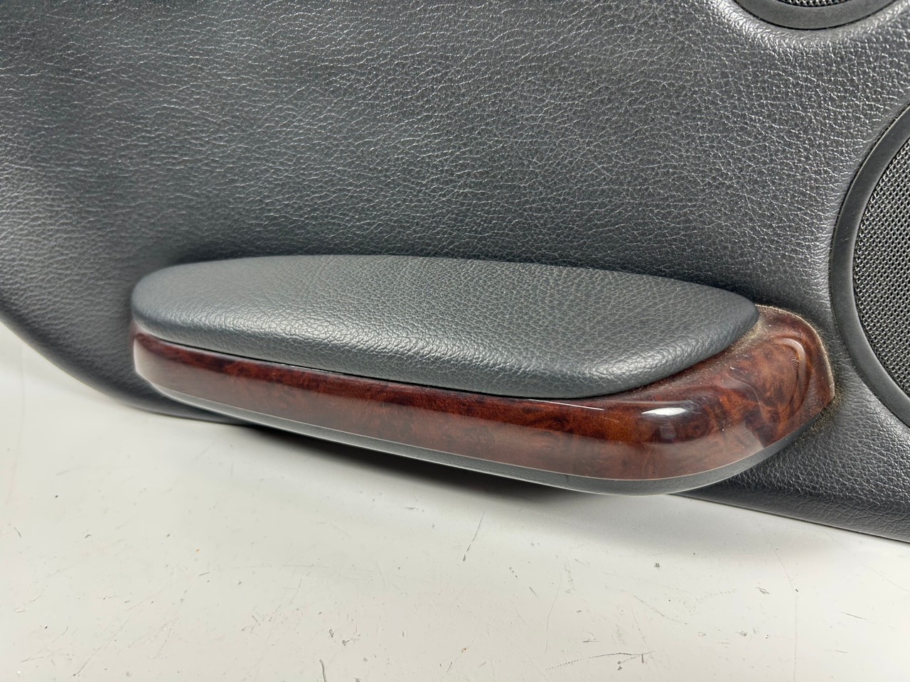 BMW E46 330ci 325ci CONVERTIBLE DRIVER REAR ARM REST PANEL 8219013
