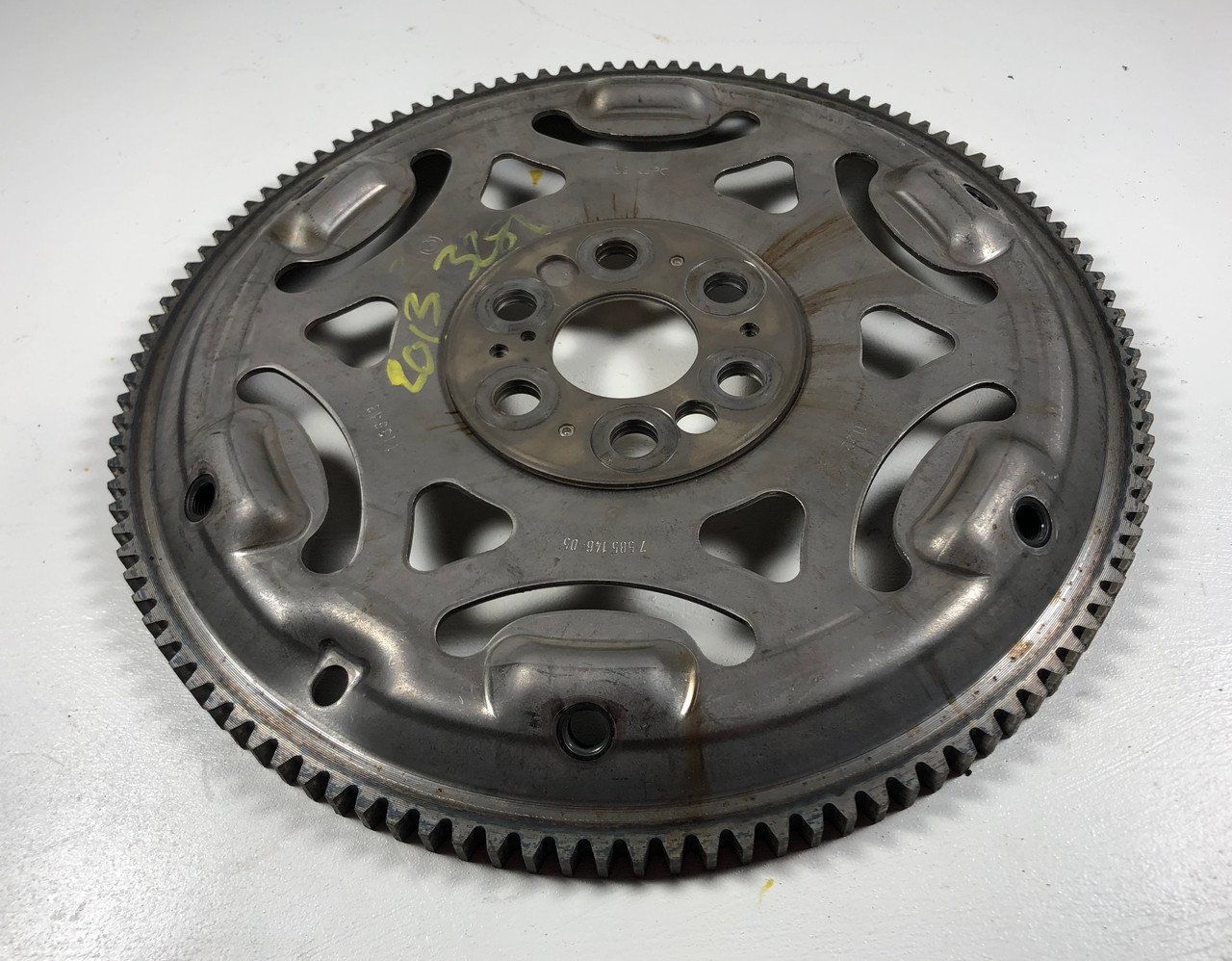 2013 BMW F30 F31 F32  328i 320i TRANSMISSION FLEX PLATE FLYWHEEL 7585146