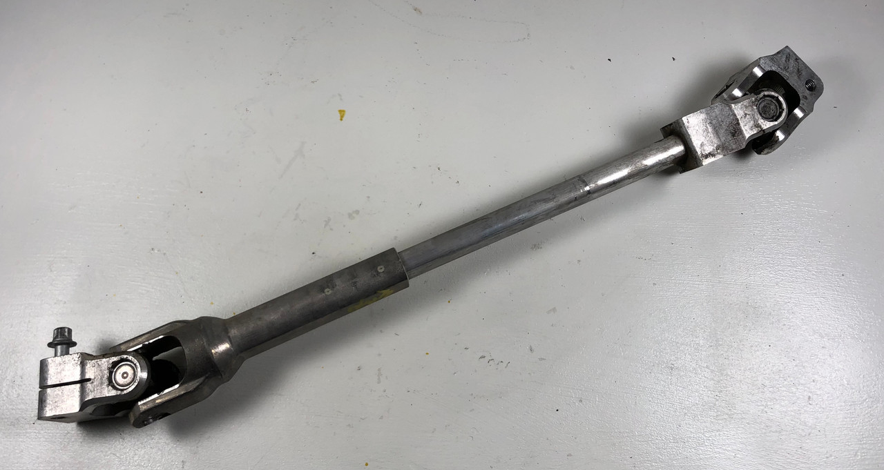 2013 BMW F30 328i F31 F32 Steering Column Lower Shaft Joint 6791295	