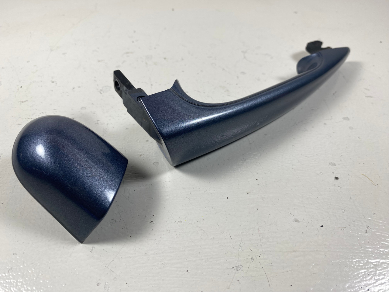 BMW E46 M3 330 325 PASSENGER FRONT EXTERIOR DOOR HANDLE STAHLBLAU 7002272