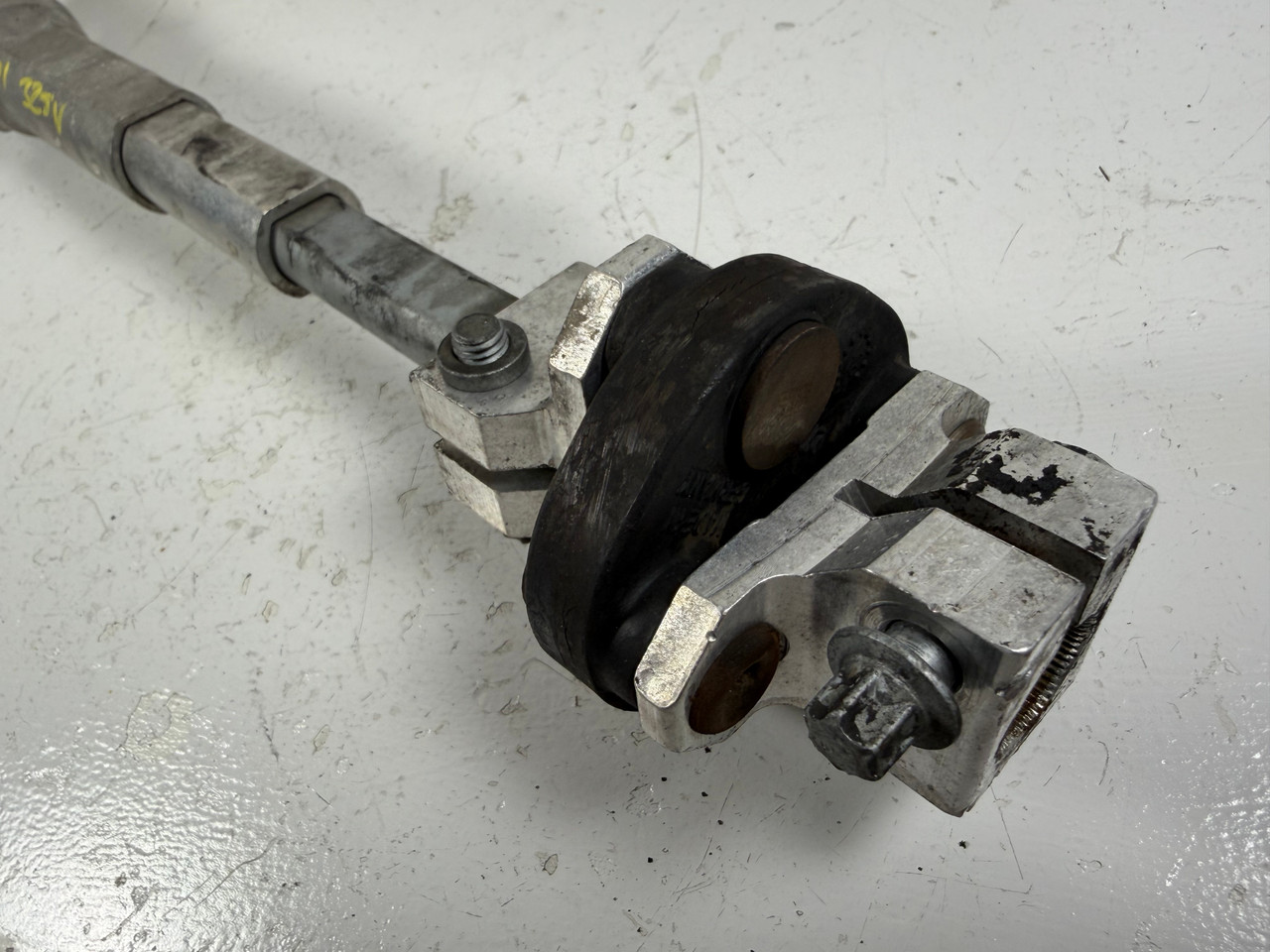 BMW E46 330 325 STEERING COLUMN LOWER JOINT COUPLING 6764006