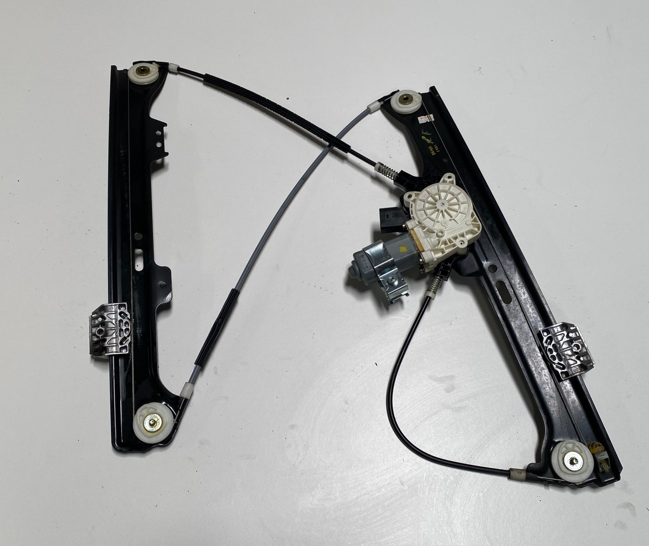 BMW E60 M5 550i 545i 530i 525i PASSENGER FRONT WINDOW REGULATOR 7184384