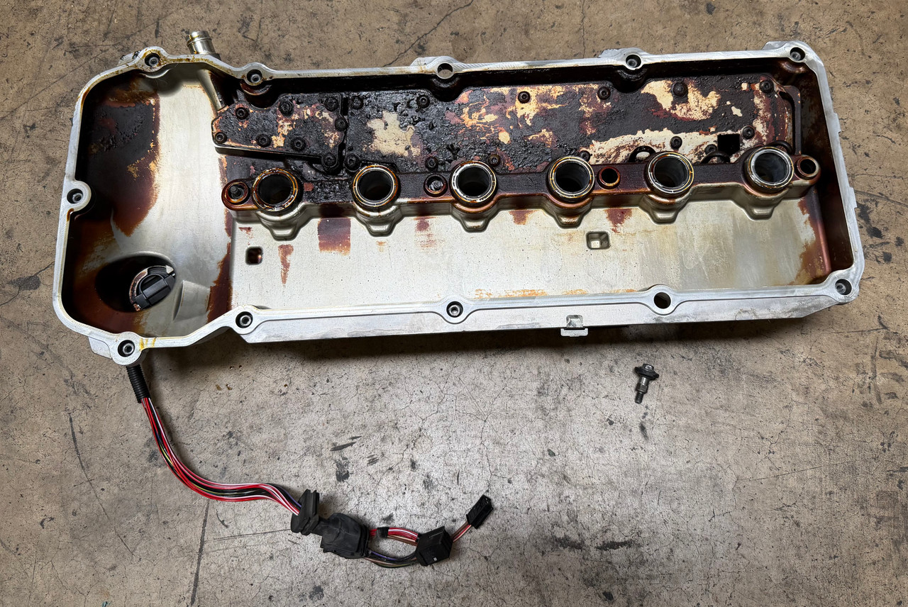 BMW E46 325i 325ci SULEV ALUMINUM VALVE COVER 7521086