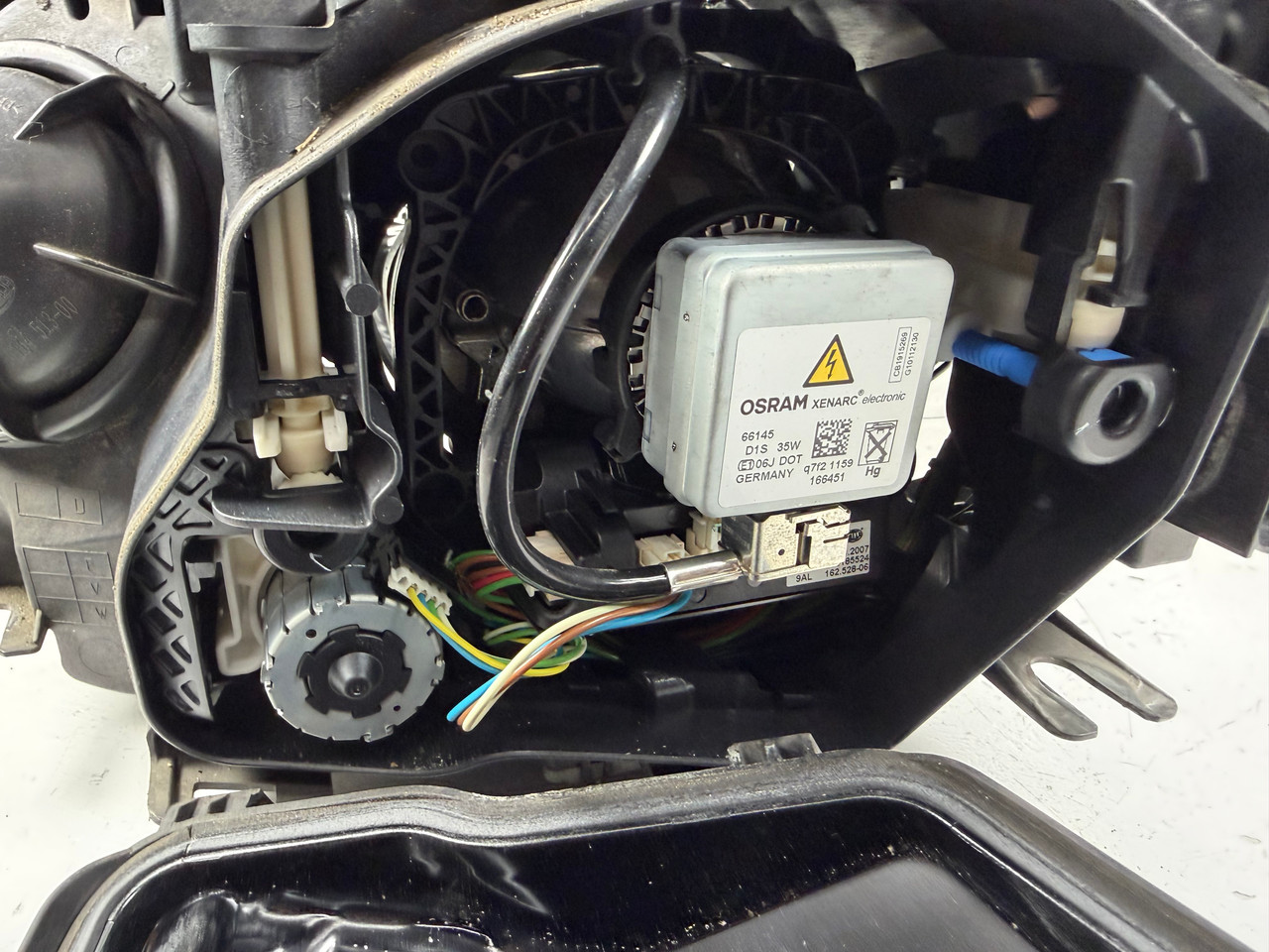 2008-10 BMW E60 E61 550i 535i 528i PASSENGER BI XENON HEADLIGHT 7177750