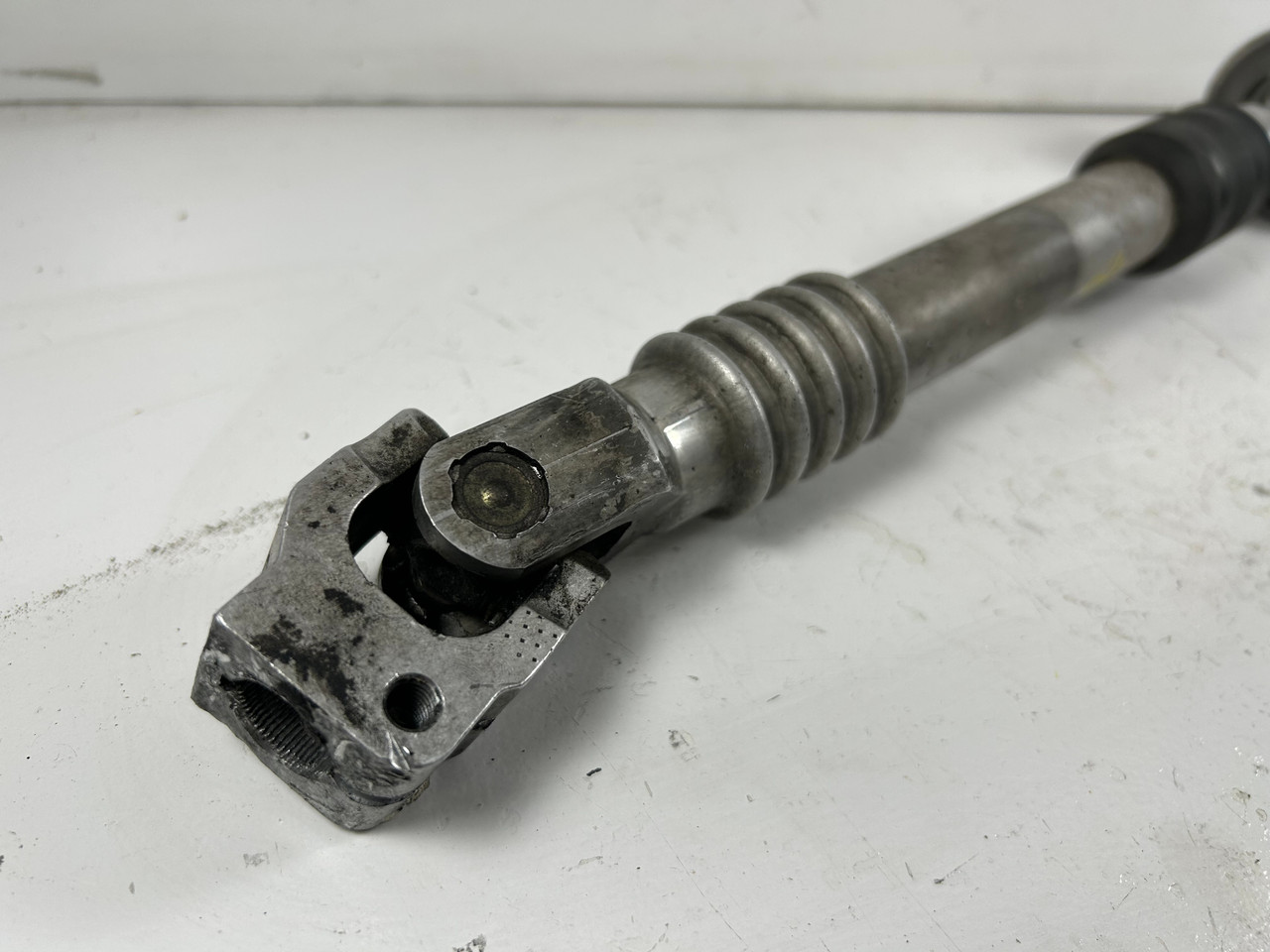 2006-10 BMW E60 535i 528i 530i 525i STEERING COLUMN LOWER JOINT SHAFT 6780892