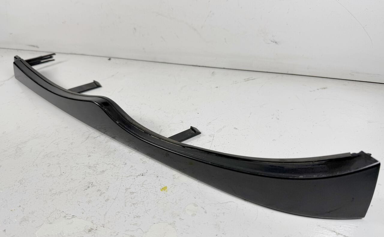 2002-05 BMW E46 330i 325i DRIVER HEADLIGHT LOWER TRIM 7030553