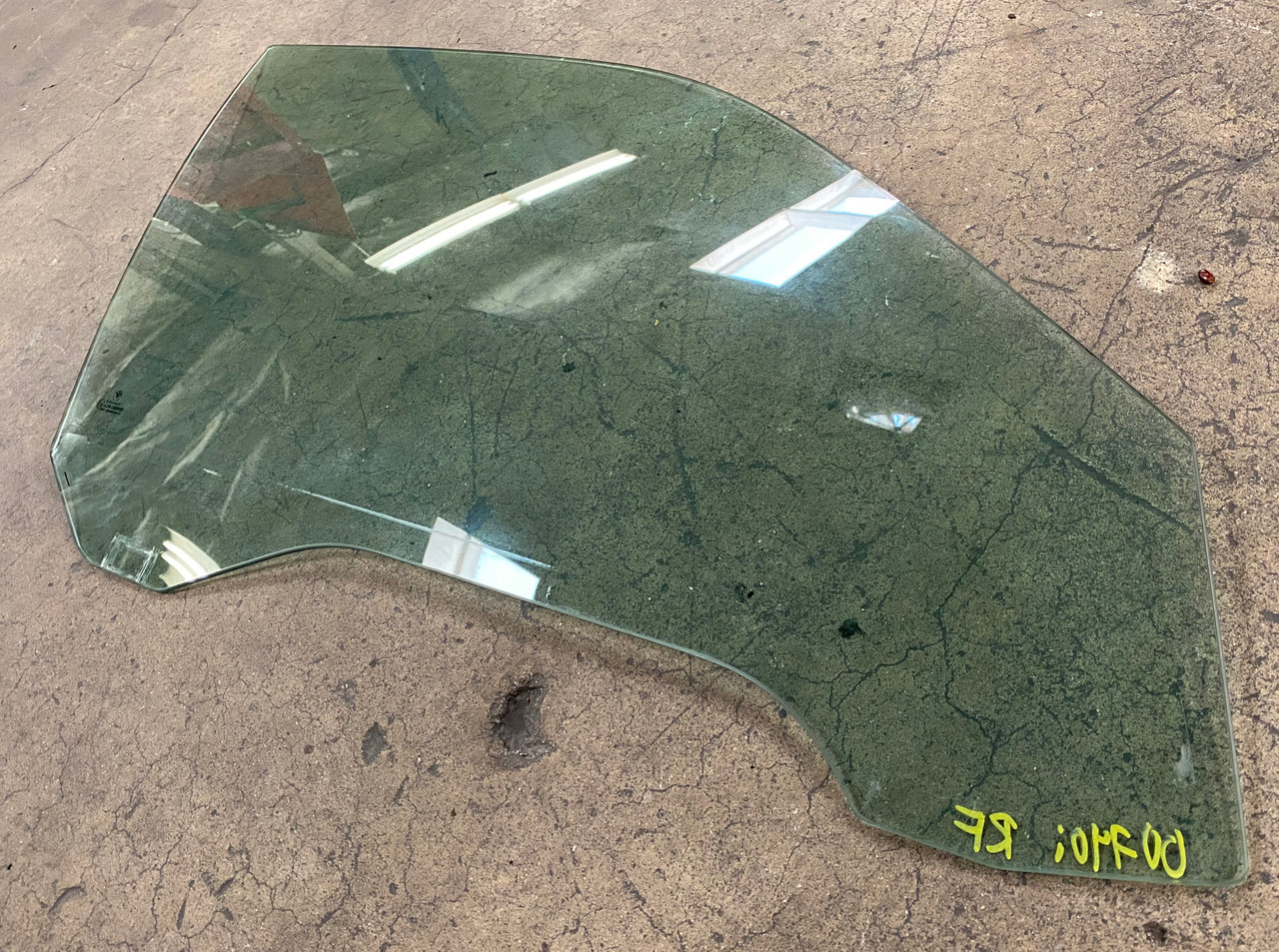 1996-01 BMW E38 740i 740iL PASSENGER FRONT WINDOW GLASS OEM