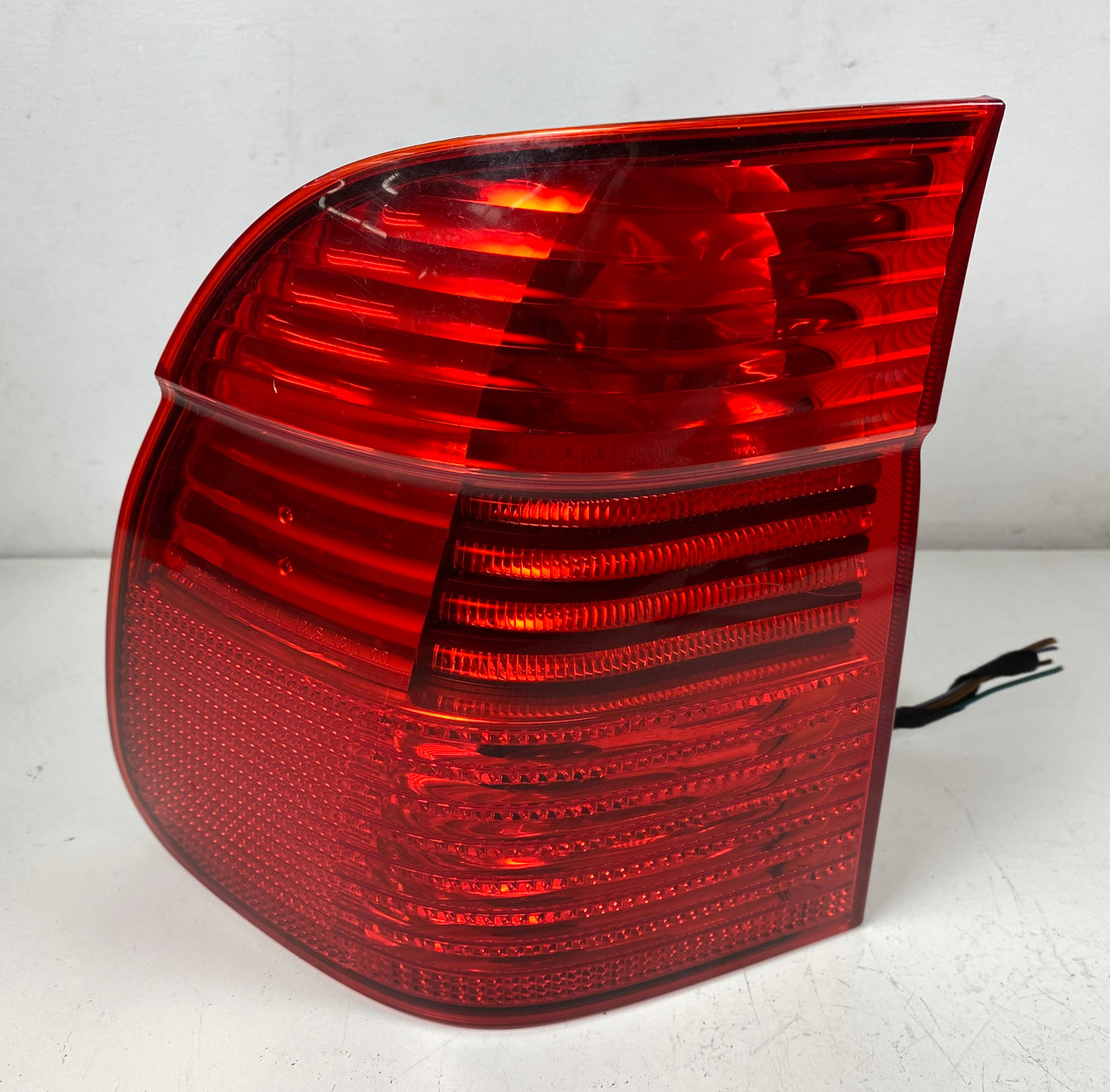 2001-03 BMW E39 540i 525i WAGON DRIVER REAR BRAKE TAIL LIGHT 6900215