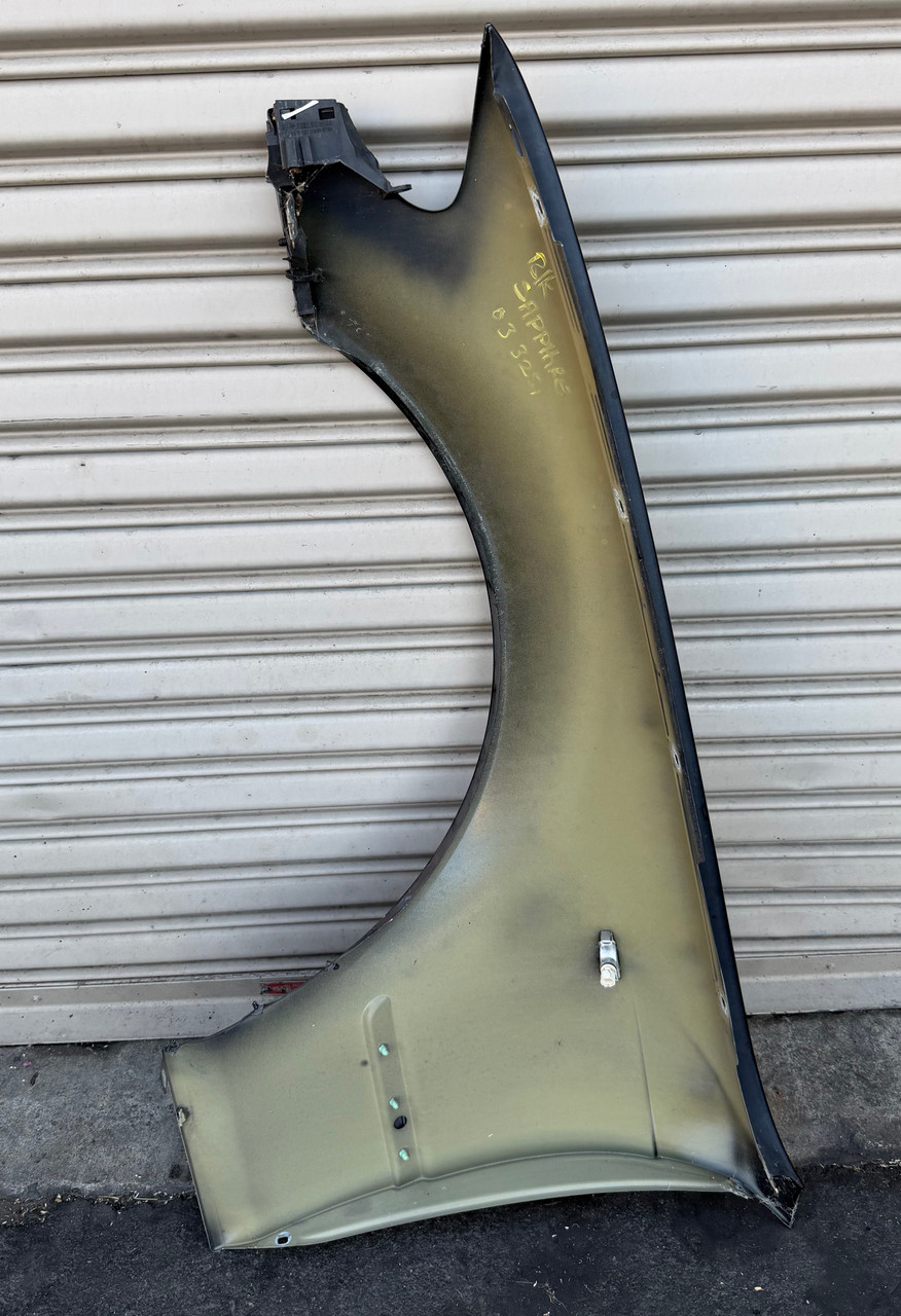 2002-05 BMW E46 330i 325i SEDAN PASSENGER FENDER 7042324