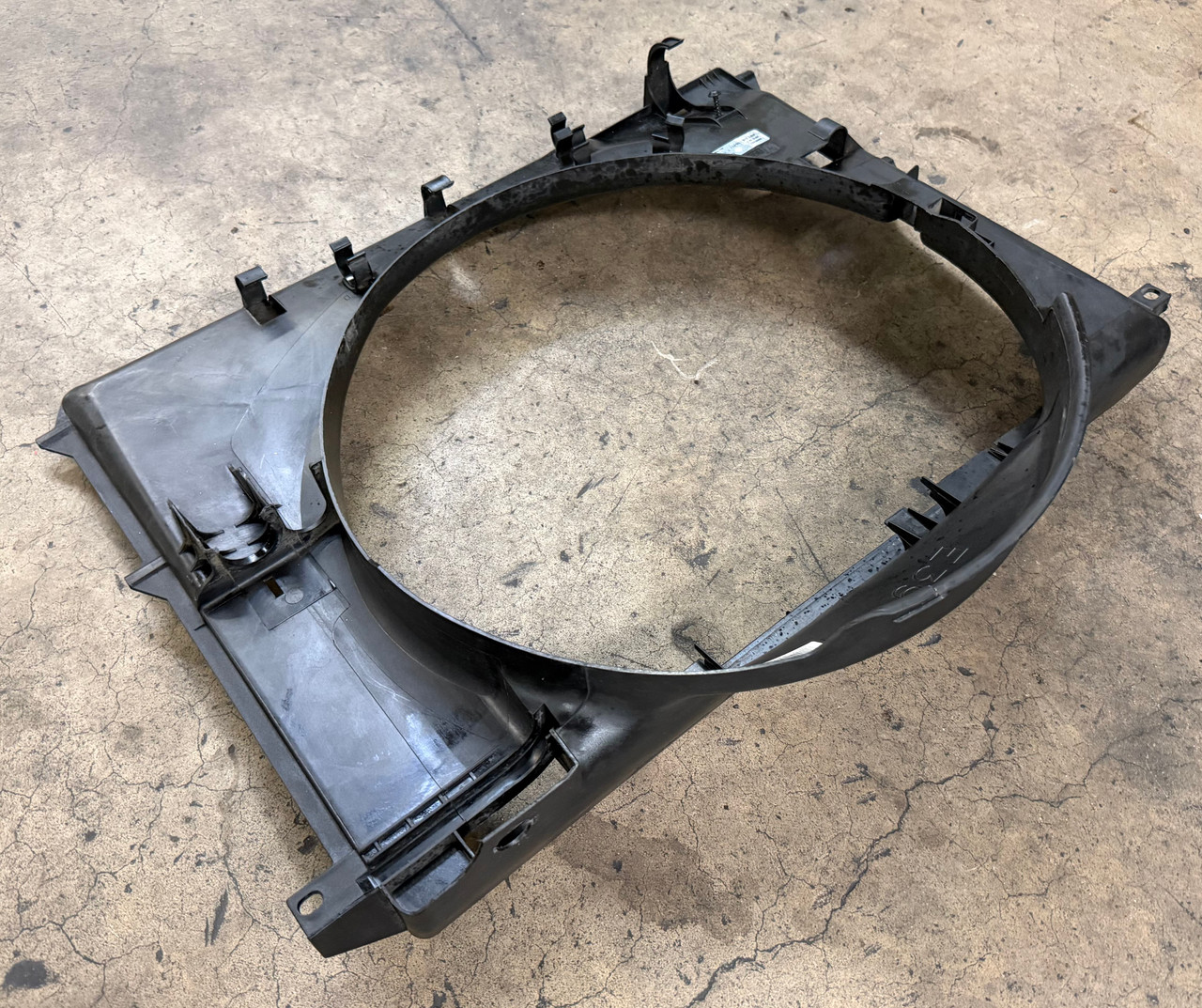 1999-03 BMW E39 530i 528i 525i RADIATOR FAN SHROUD 1705580