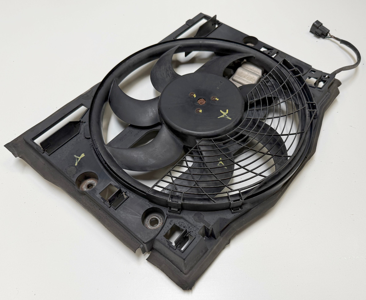 BMW E46 330i 325i RADIATOR COOLING FAN 330ci 325ci 6922670