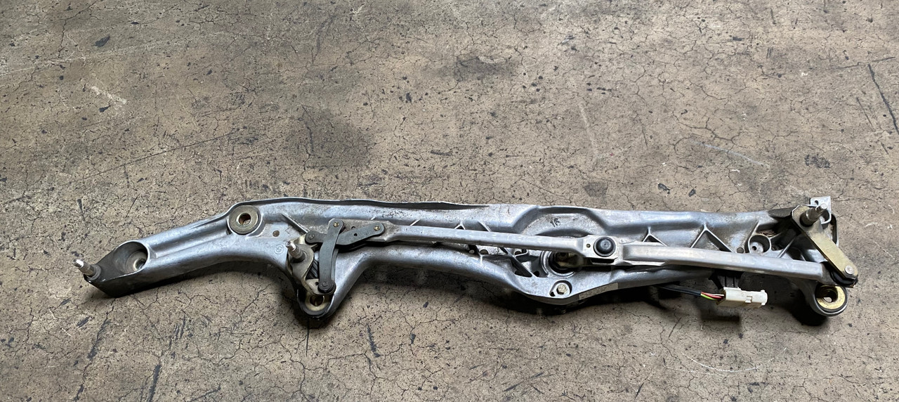 FRONT WINDSHIELD WIPER LINKAGE W/ MOTOR BMW E38 740 750