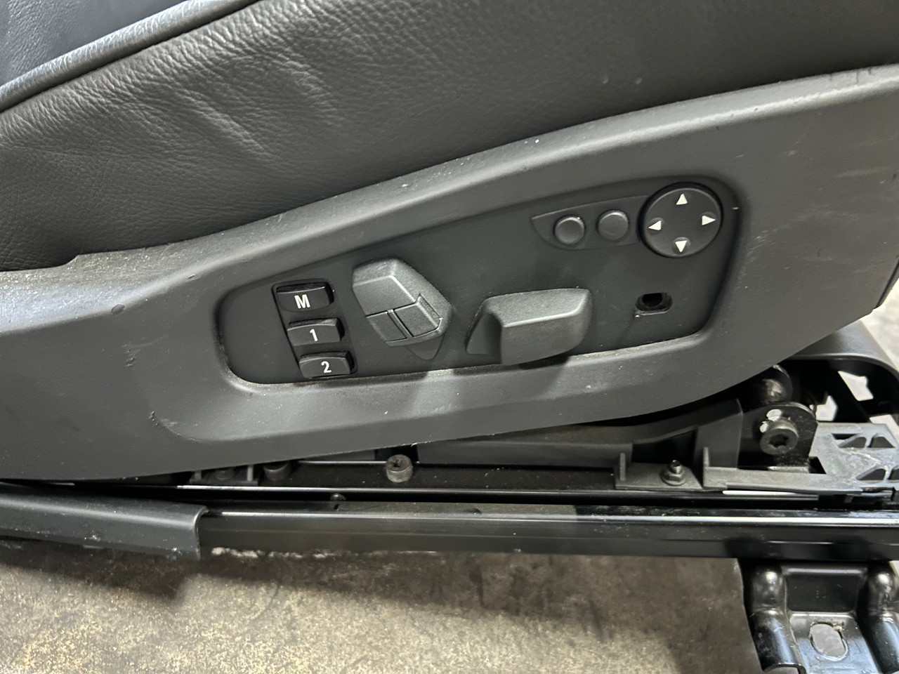 ELECTRIC FRONT SPORT SEATS BMW E60 530i 525i