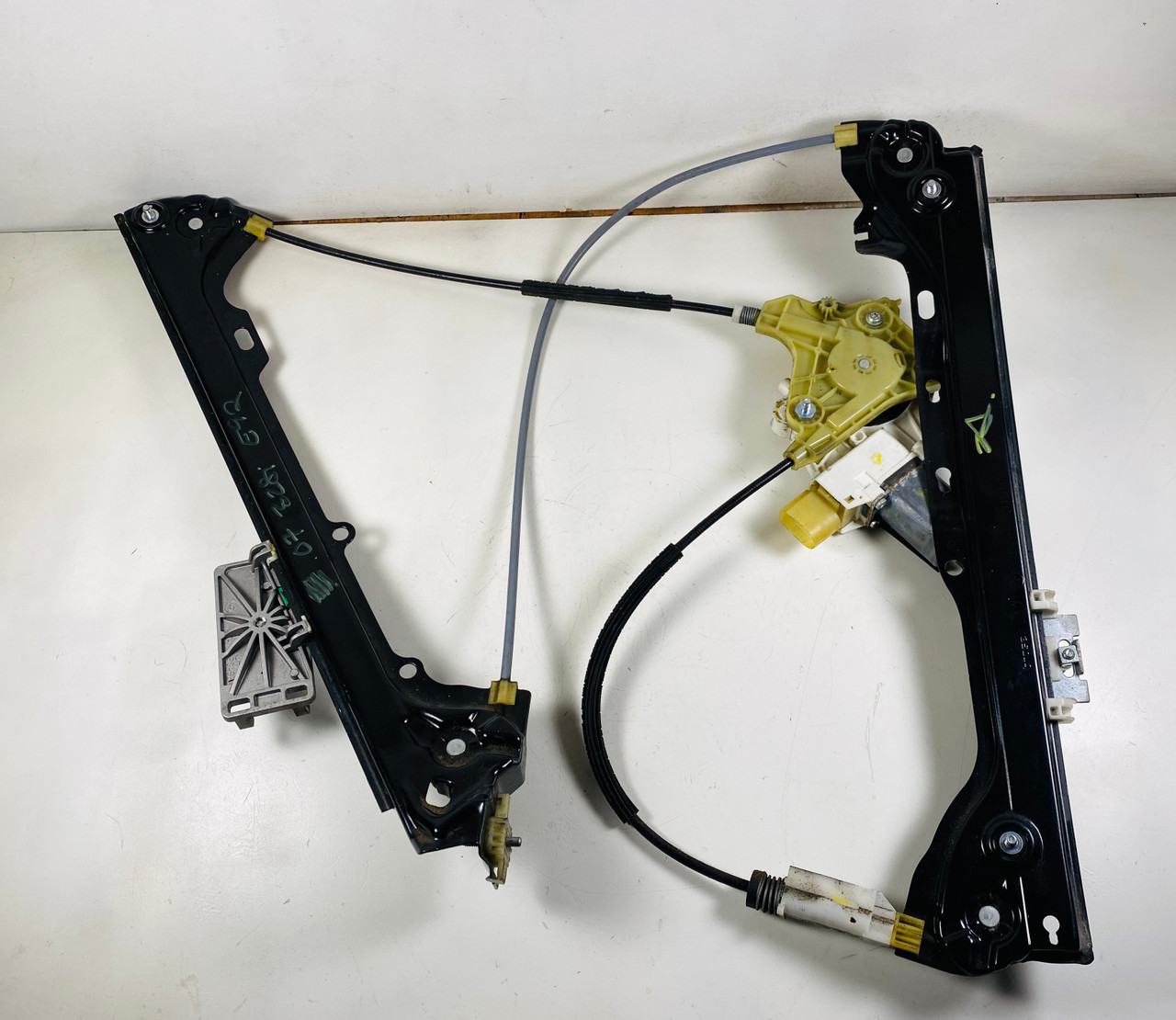 2007-13 BMW e92 335i 328i DRIVER FRONT WINDOW REGULATOR 7193455