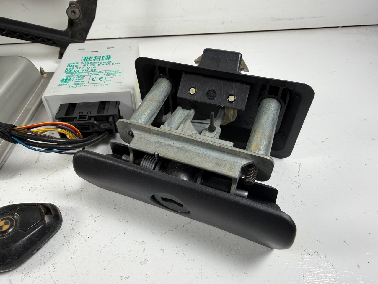 1999-00 BMW e39 528i M52tu ENGINE DME EWS TUMBLER KEY 7500255