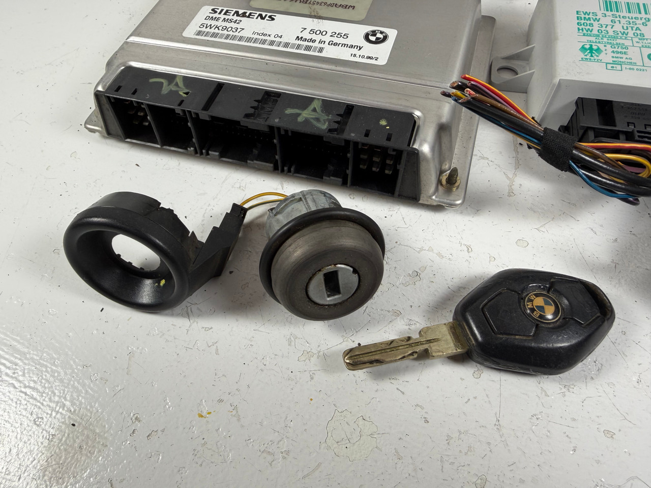 1999-00 BMW e39 528i M52tu ENGINE DME EWS TUMBLER KEY 7500255