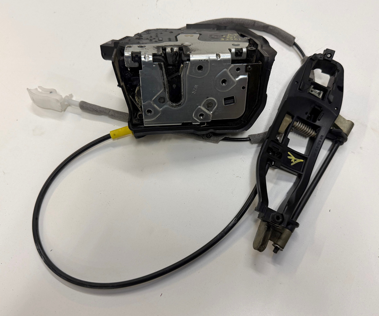 2001-05 BMW E46 M3 330ci 325ci PASSENGER FRONT DOOR LOCK LATCH 7011250
