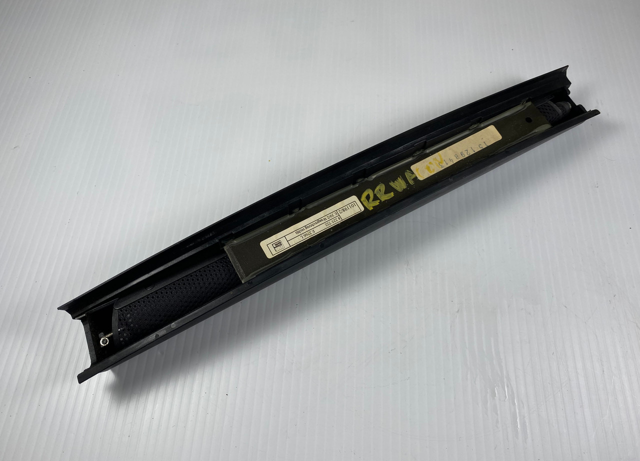 BMW E39 540i 528i 525i WAGON PASSENGER REAR QUARTER WINDOW SUN SHADE 8225722