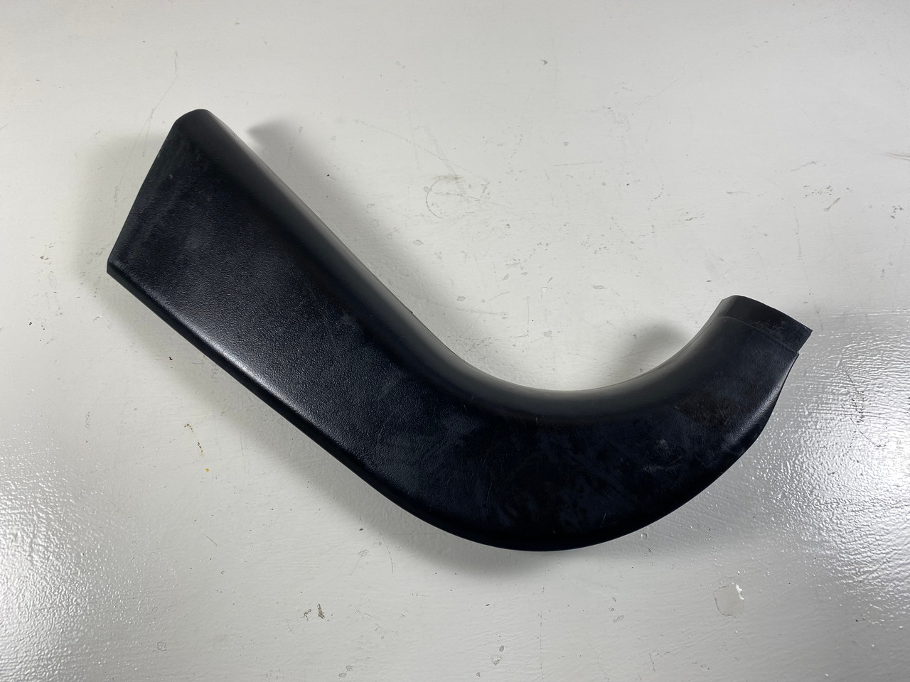 1998-03 BMW E39 5-SERIES PASSENGER FOOTWELL TRIM 8159518