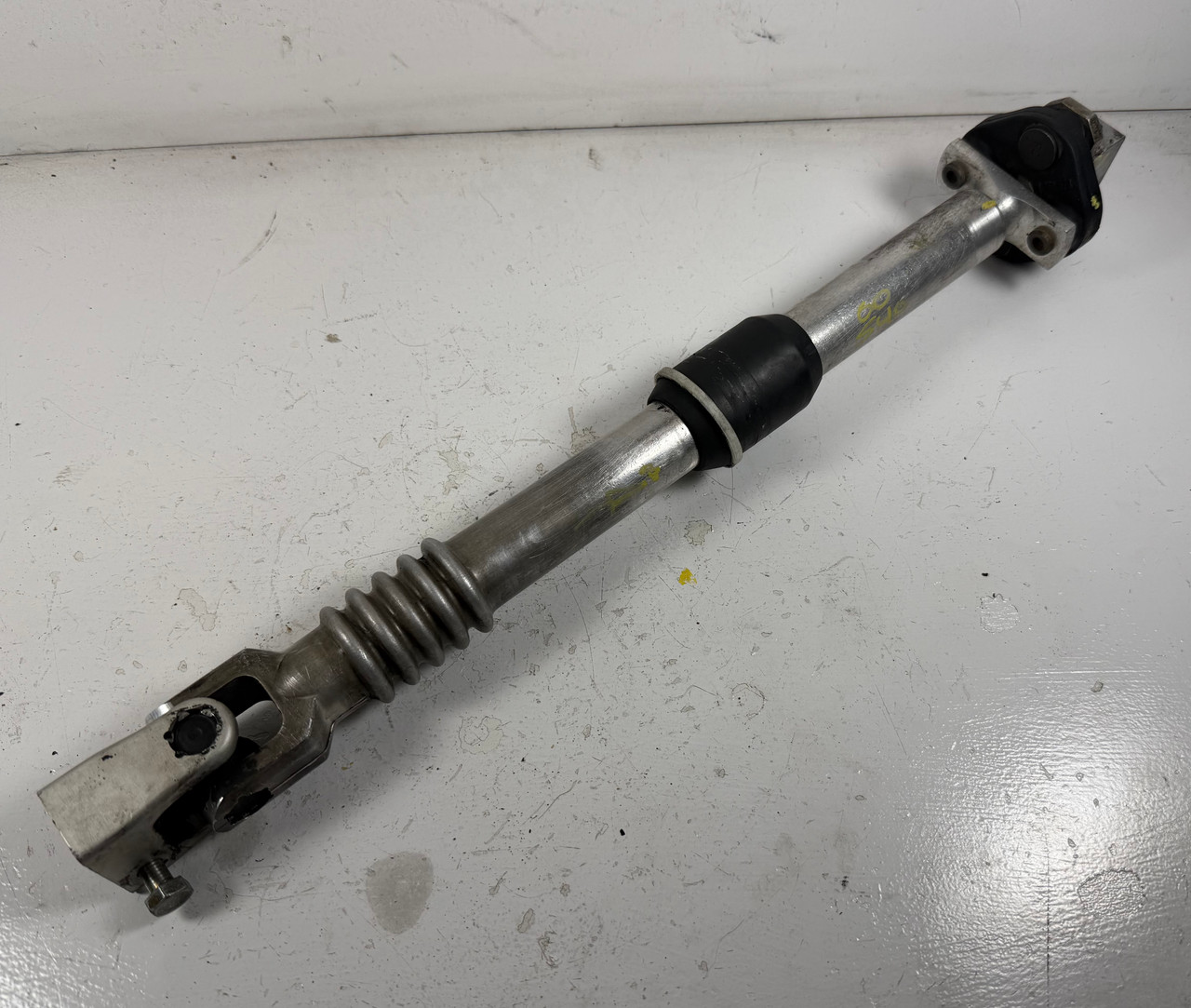 LOWER JOINT ASSEMBLY STEERING COLUMN BMW e38 740i E39 540i 1161621