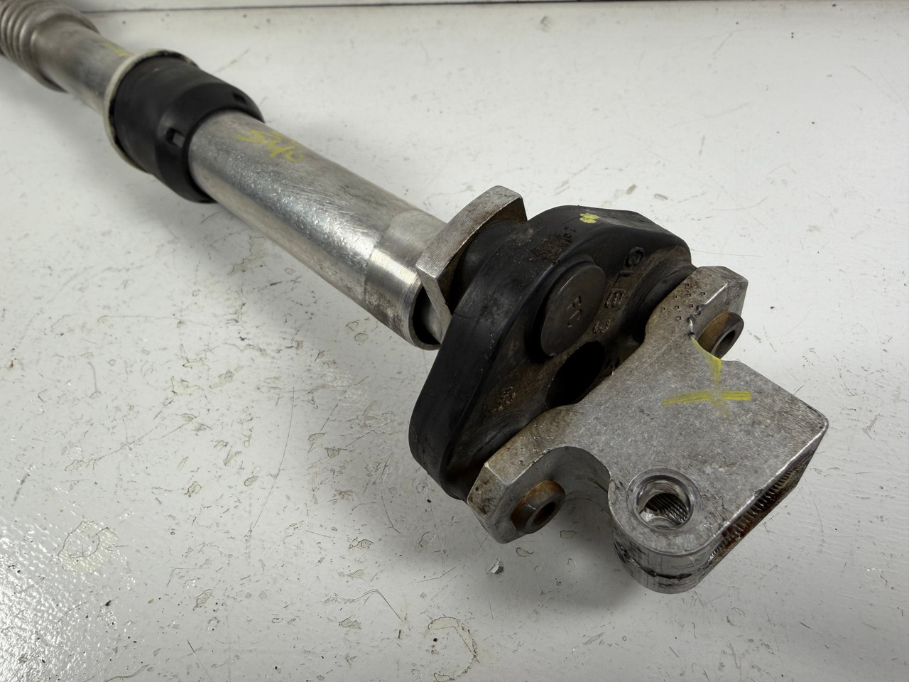 LOWER JOINT ASSEMBLY STEERING COLUMN BMW e38 740i E39 540i 1161621