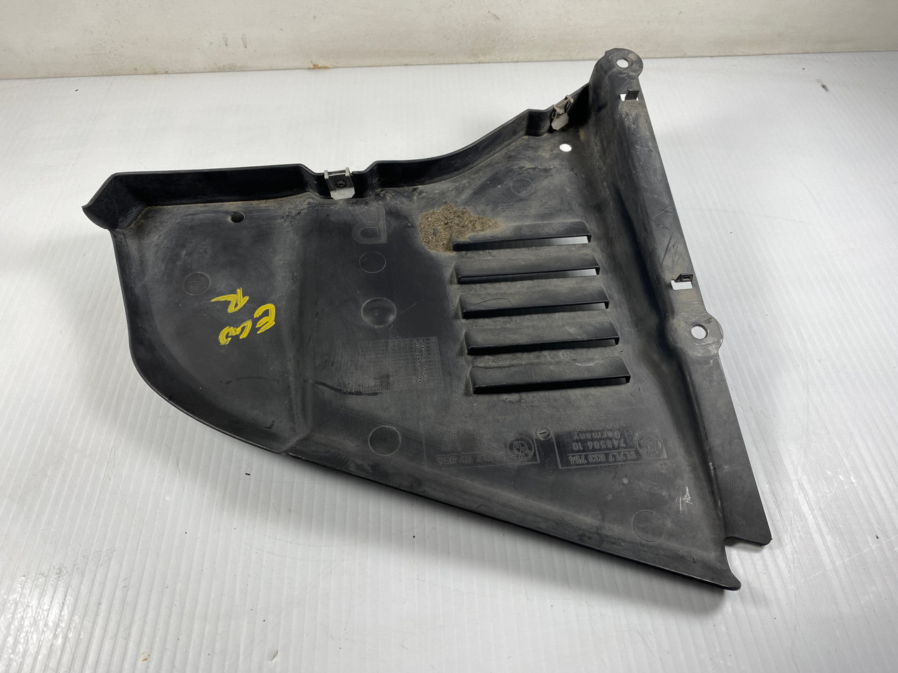 BMW E60 5-SERIES PASSENGER FRONT ENGINE SPLASH SHIELD 7033754