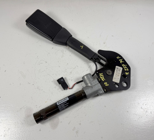 DRIVER FRONT SEAT BELT RECEIVER BMW E39 540i 530i 528i 525i 8257797