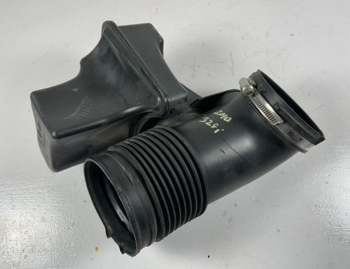 2006-11 BMW  E90 E92 328i AIR INTAKE BOOT HOSE 7536004