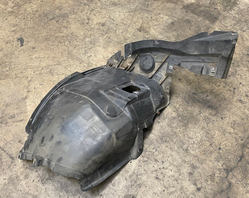 BMW E92 E93 335i 328i DRIVER LOWER FRONT FENDER LINER GUARD 8047461