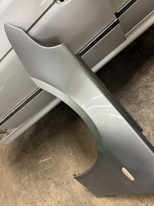 2004-10 BMW E60 E61 5-SERIES DRIVER FENDER 7111429