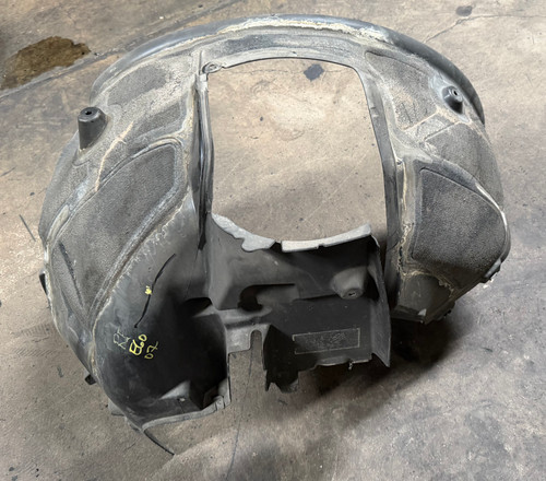 BMW E60 550i 535i 530i 528i PASSENGER FRONT INNER FENDER LINER GUARD 7033750