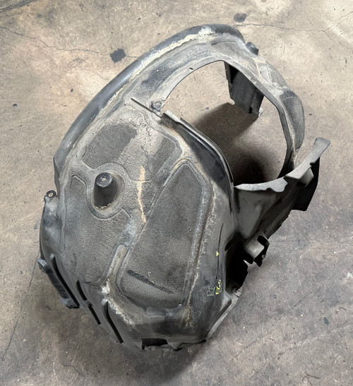 BMW E60 550i 535i 530i 528i PASSENGER FRONT INNER FENDER LINER GUARD 7033750