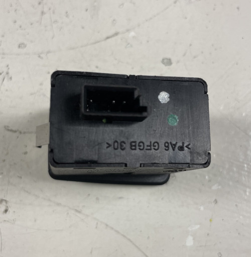 BMW E46 330i 325i REAR WINDOW REGULATOR CONTROL SWITCH BUTTON 8368921 BMW E46 330i 325i REAR WINDOW REGULATOR CONTROL SWITCH BUTTON 8368921