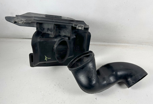 BMW E46 330ci 325ci DRIVER FRONT BRAKE AIR DUCT 8238419