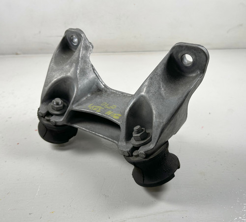 BMW E90 E92 328i AUTOMATIC TRANSMISSION MOUNT BRACKET 6760306