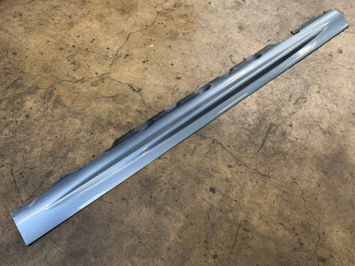 DRIVER SIDE SKIRT ROCKER PANEL BMW E46 330i 325i 8211943