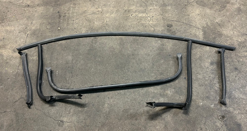 BMW E46 330 325 ENGINE HOOD FILTER HOUSING SEALING 8215919