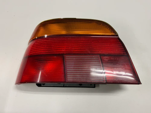 1997-00 BMW E39 540i 528i DRIVER BRAKE TAIL LIGHT OEM 8358033
