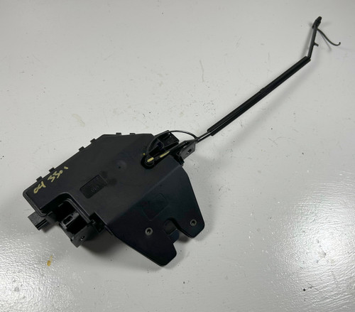 BMW E46 330i 325i 4dr TRUNK LOCK LATCH ASSEMBLY 8196401